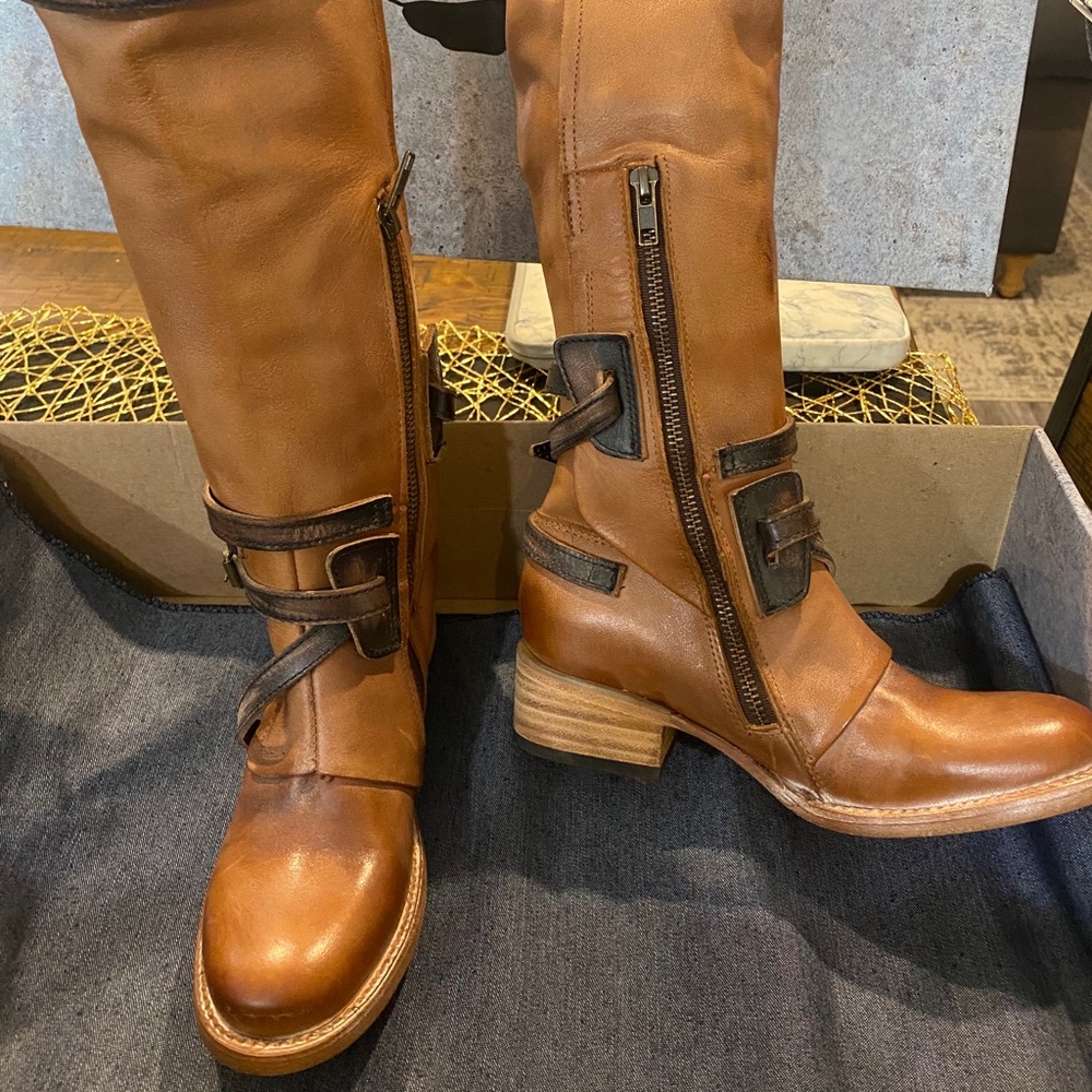 FREEBIRD Gia boots, Size 6